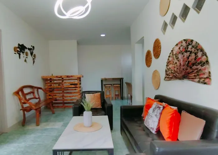 Host Homes-Sandy Lane