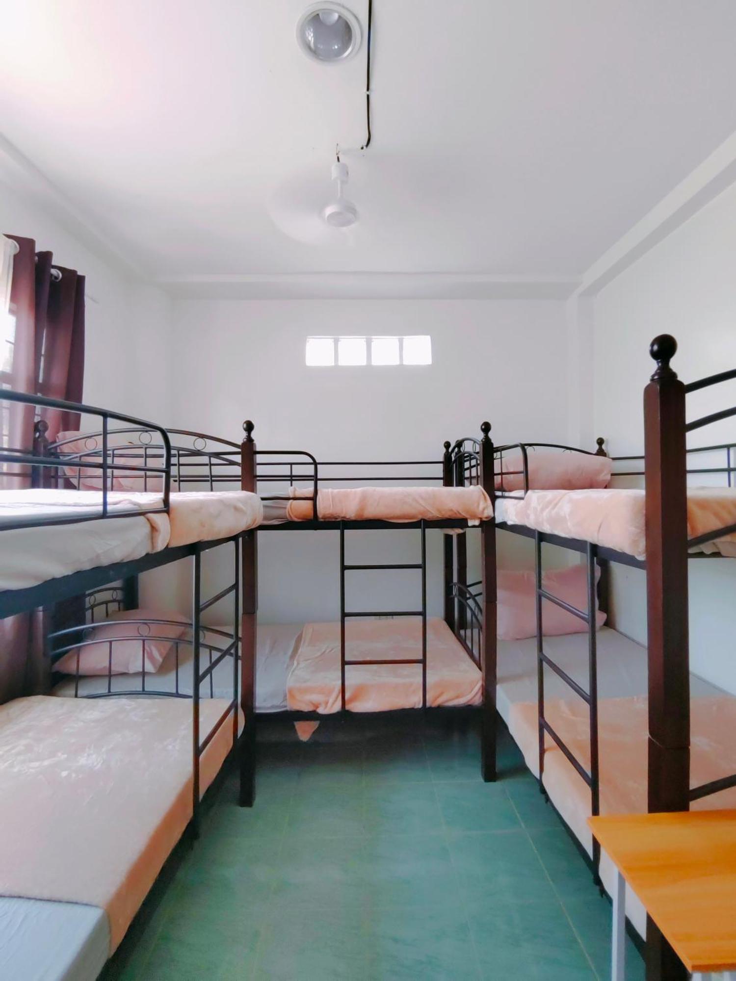 Homestay Host Homes-sandy Lane